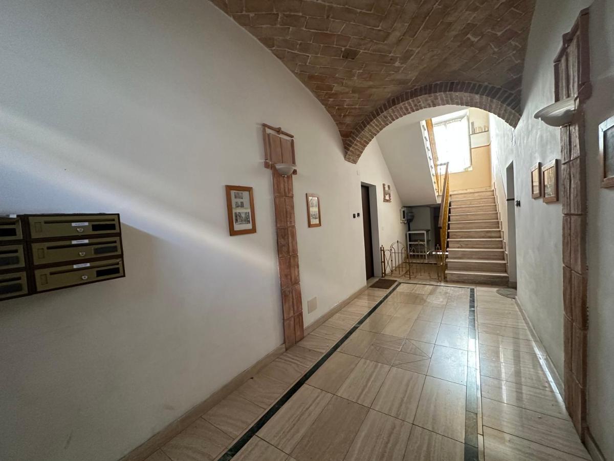 Casa Susanna - Delizioso Piano Terra, Centralissimo, Superservito, Tranquillo, Appena Fuori Ztl Parcheggio Libero Terni Eksteriør bilde