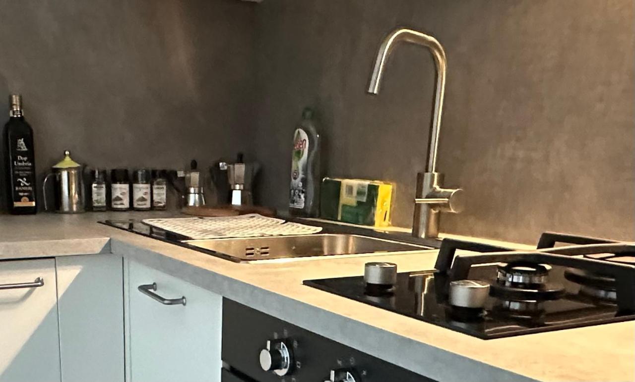 Casa Susanna - Delizioso Piano Terra, Centralissimo, Superservito, Tranquillo, Appena Fuori Ztl Parcheggio Libero Terni Eksteriør bilde